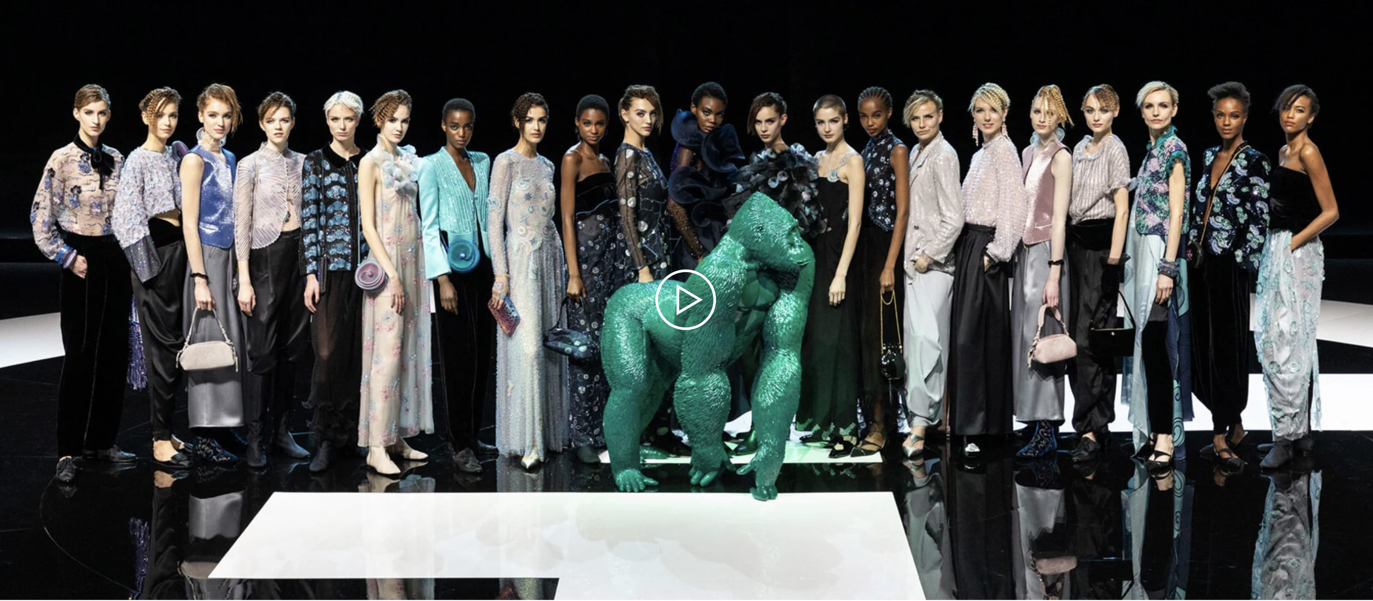 Giorgio Armani fall/winter fashion show 2021-22